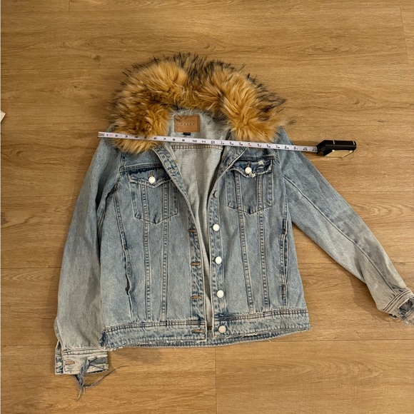 BlankNYC Removable Faux Fur Collar Denim Trucker Jacket - Picture 14 of 14